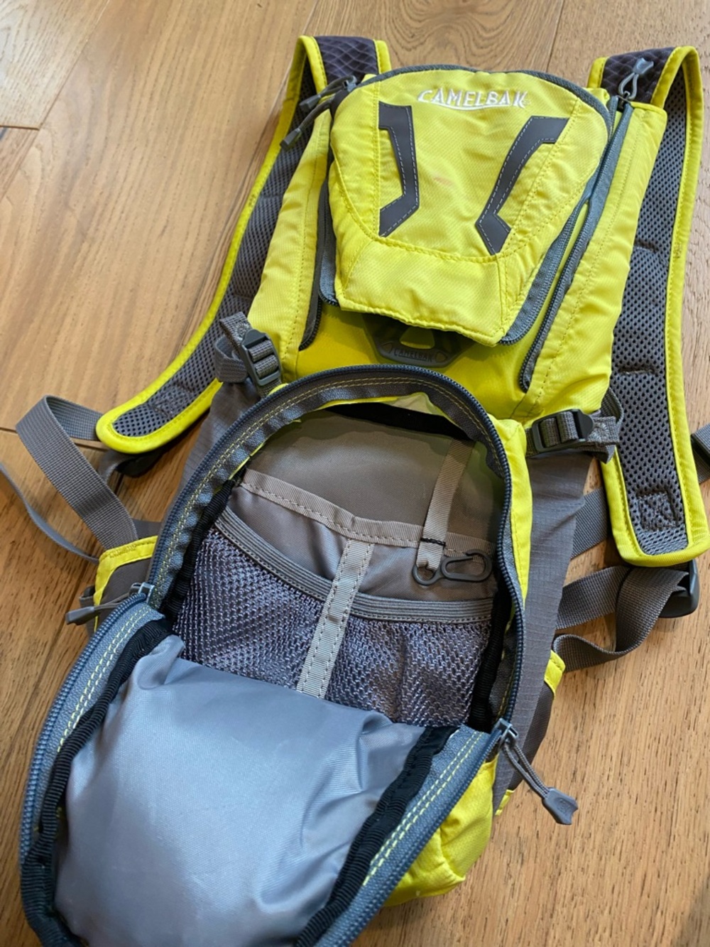 CamelBak Lobo Hydration Backpack in Neon Yellow and Gray - Picture 4 of 6